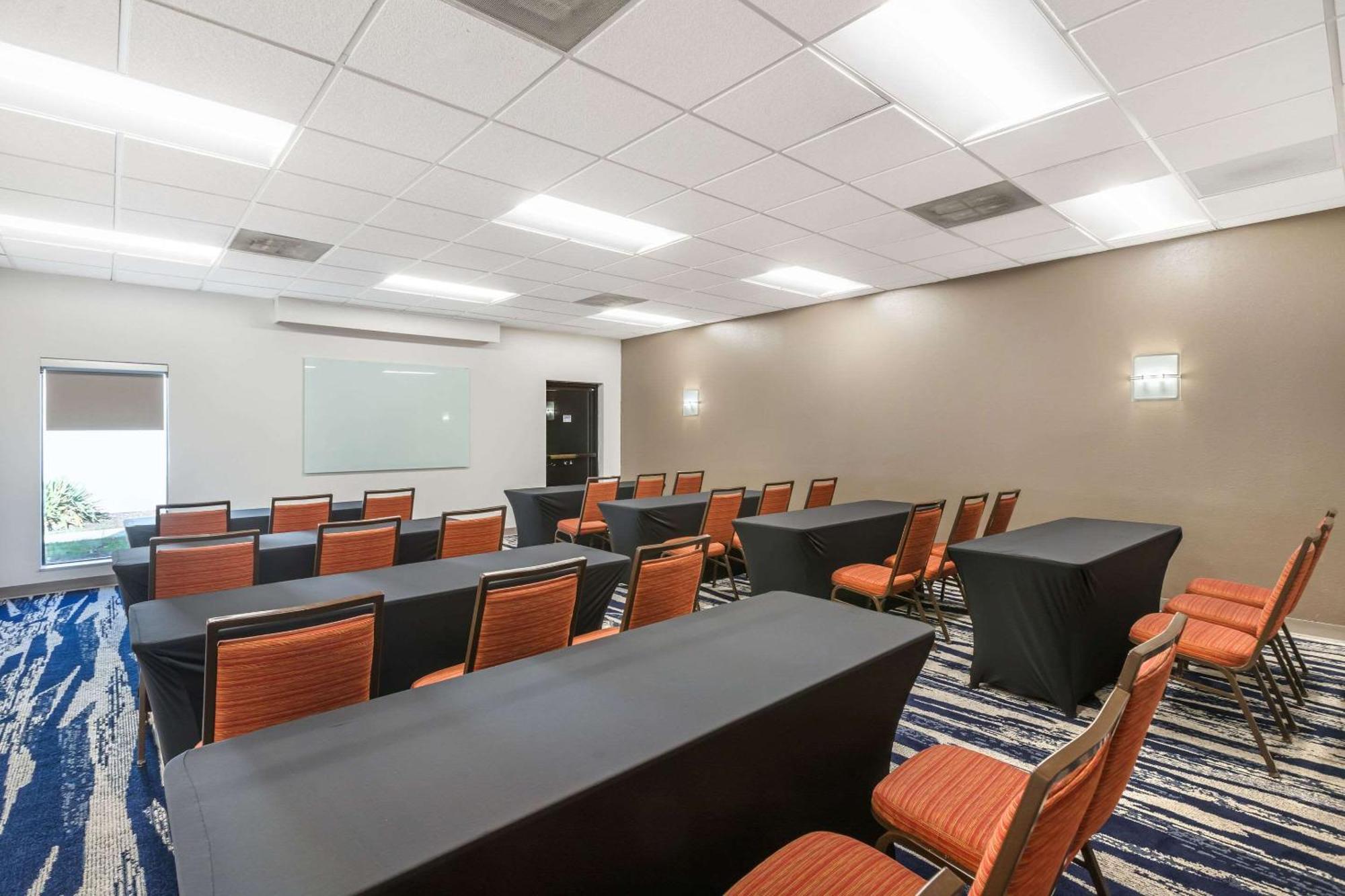 Comfort Inn & Suites Arlington Heights - Buffalo Grove エクステリア 写真