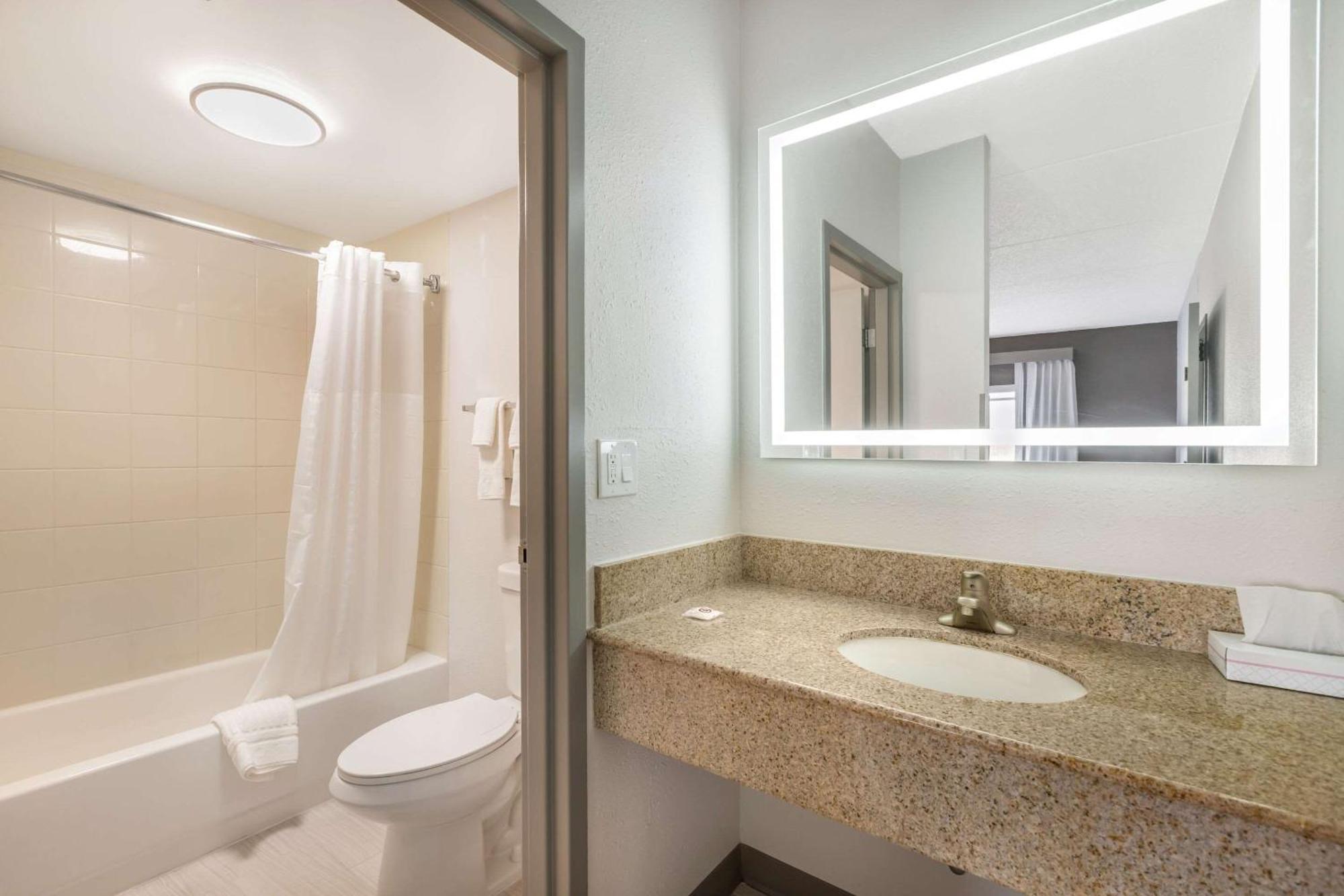 Comfort Inn & Suites Arlington Heights - Buffalo Grove エクステリア 写真